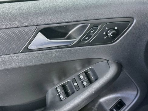 Used 2012 Volkswagen Jetta SE FWD image 22