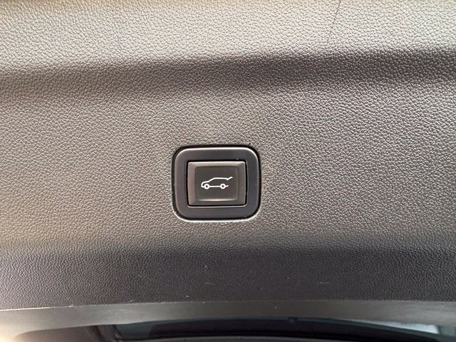 Used 2022 GMC Yukon XL SLT AWD/4WD image 13