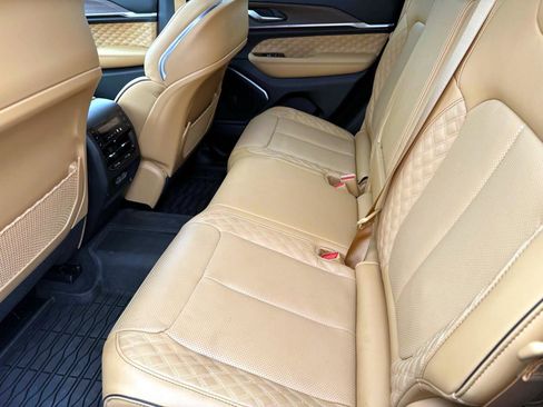 Used 2025 Jeep Grand Cherokee Summit image 14