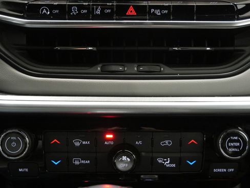 Used 2025 Jeep Compass Limited image 18