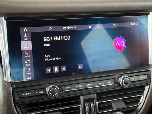 Used 2020 Porsche Macan image 26