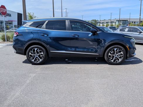 Used 2025 Kia Sportage EX AWD/4WD image 8