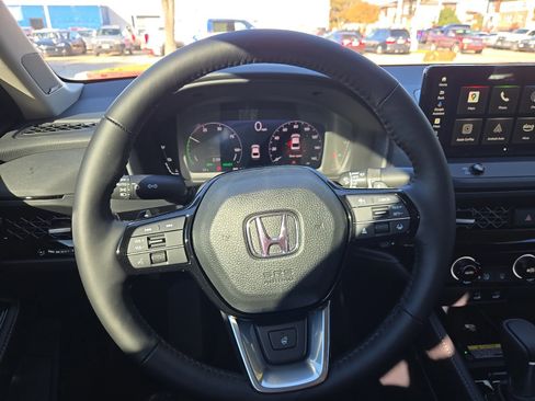 Used 2025 Honda Accord Touring image 19