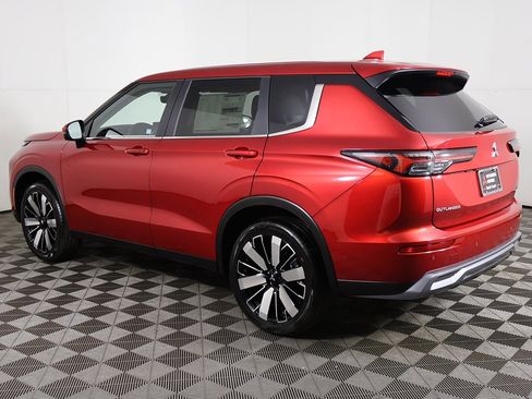 New 2025 Mitsubishi Outlander SE image 13