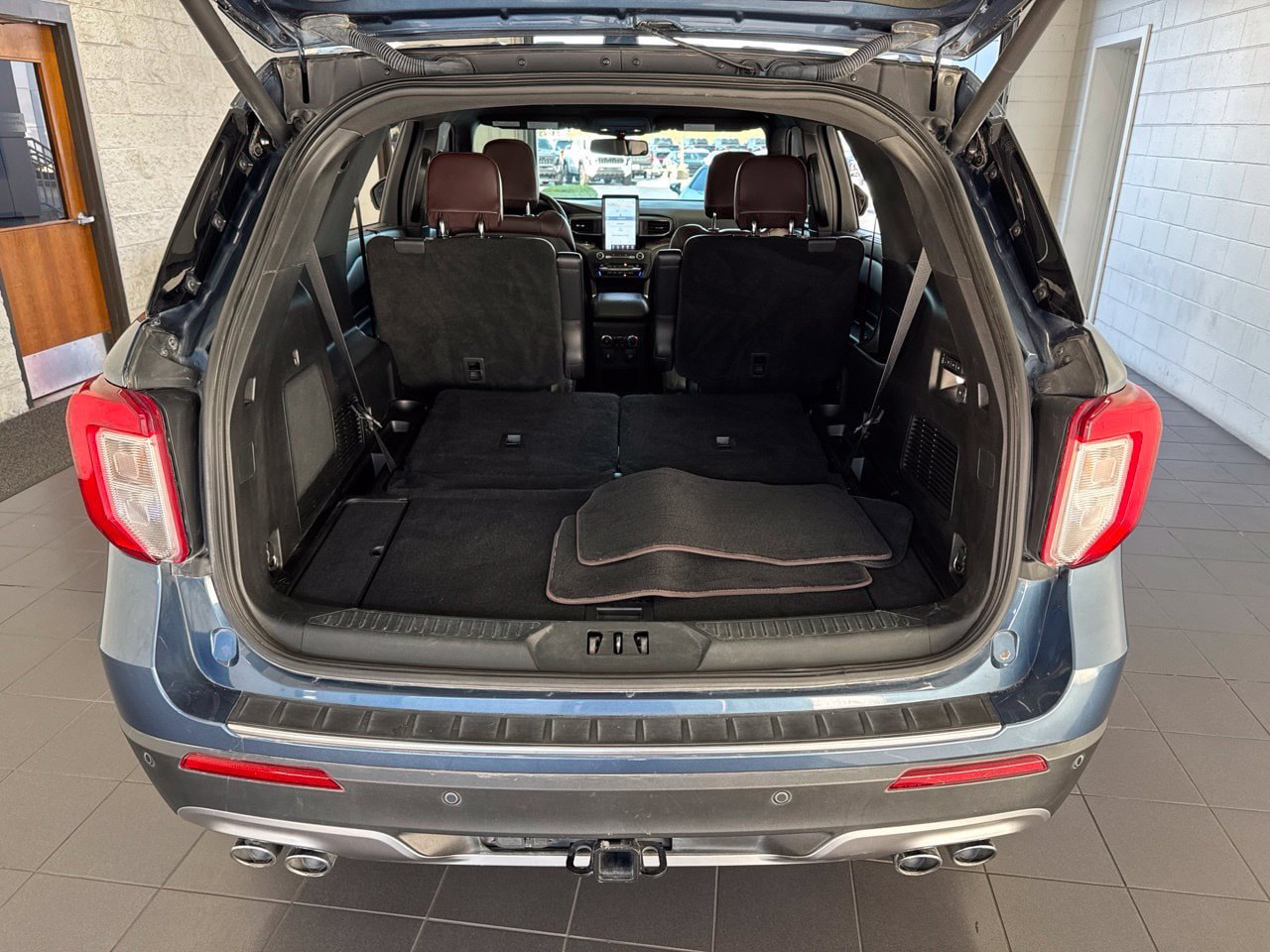 Used 2020 Ford Explorer Platinum w/ Premium Technology Package AWD/4WD image 9