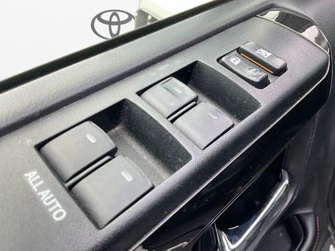 Used 2019 Toyota 4Runner TRD Off-Road Premium AWD/4WD image 18