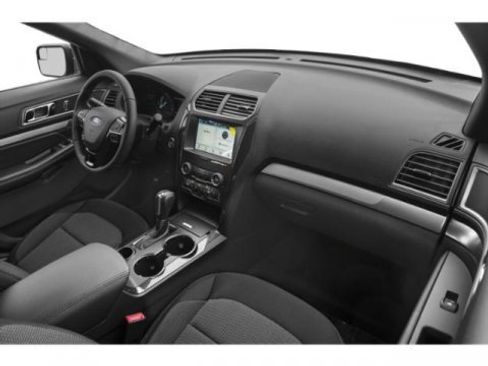 Used 2018 Ford Explorer XLT w/ Equipment Group 202A AWD/4WD image 19