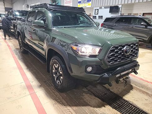 Used 2021 Toyota Tacoma TRD Sport AWD/4WD image 5