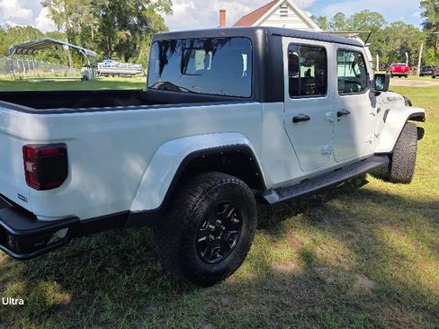 Used 2021 Jeep Gladiator Overland w/ Safety Group AWD/4WD image 4