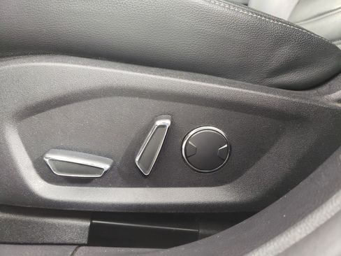 Used 2017 Ford Fusion SE w/ Fusion SE Technology Package image 11