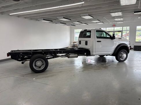 New 2026 RAM 5500 Tradesman w/ Chrome Appearance Group AWD/4WD image 9