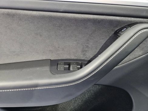 Used 2024 Tesla Model Y Long Range AWD/4WD image 13