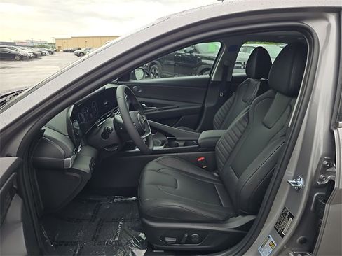 New 2025 Hyundai Elantra Limited image 11