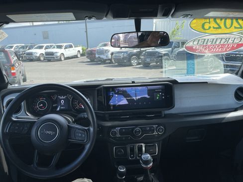 Used 2025 Jeep Wrangler Sport AWD/4WD image 37