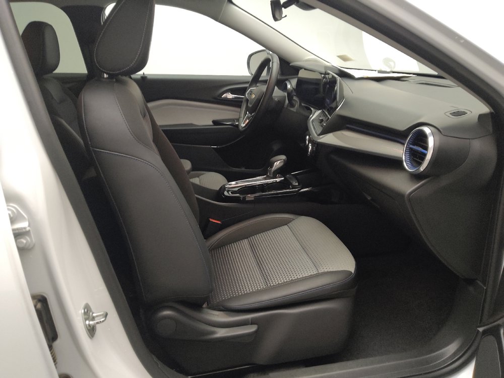 Used 2025 Chevrolet Trax LT w/ LT Convenience Package FWD image 21