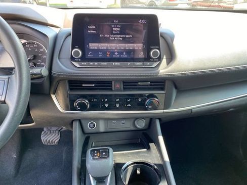 Used 2023 Nissan Rogue S AWD/4WD image 25