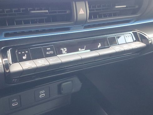 Certified 2025 Toyota Prius Limited image 28