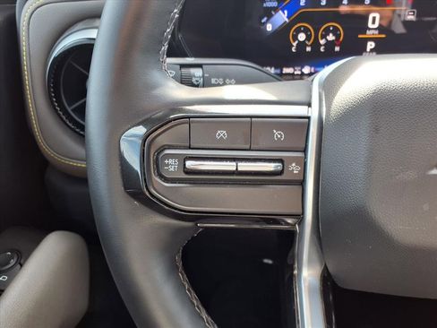 Used 2024 Chevrolet Colorado ZR2 w/ ZR2 Convenience Package III image 17