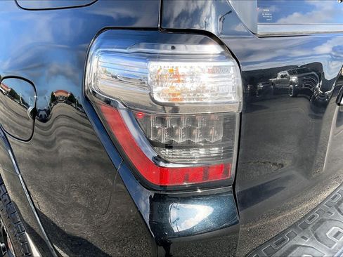 Used 2022 Toyota 4Runner SR5 Premium w/ Moonroof Package AWD/4WD image 24