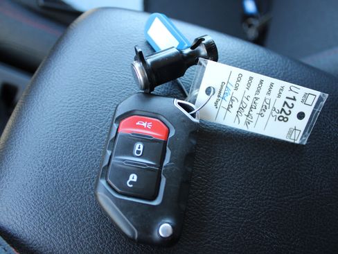 Used 2025 Jeep Wrangler Unlimited Rubicon image 26