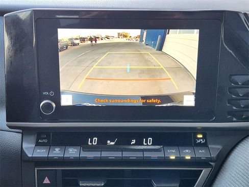 Used 2025 Toyota Camry SE image 13