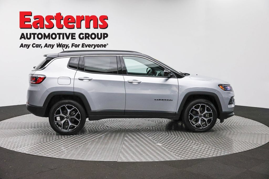 Used 2025 Jeep Compass Limited AWD/4WD image 4