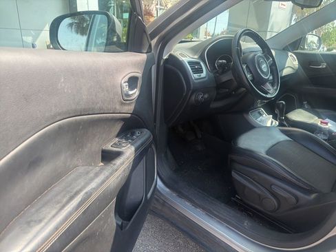 Used 2018 Jeep Compass Latitude image 5