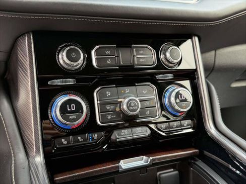 Used 2023 GMC Yukon Denali Ultimate AWD/4WD image 35