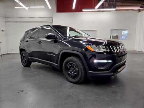 Used 2018 Jeep Compass Sport FWD image 4