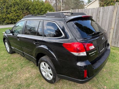 Used 2011 Subaru Outback 2.5i Premium w/ All-Weather Pkg image 7