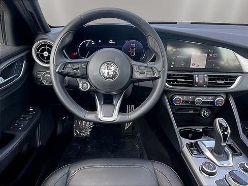 Used 2024 Alfa Romeo Giulia Ti AWD/4WD image 8