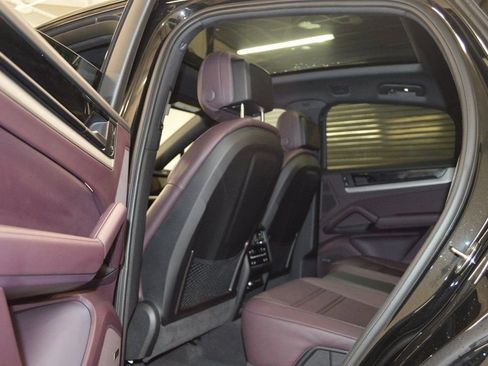 Certified 2025 Porsche Cayenne Coupe image 36