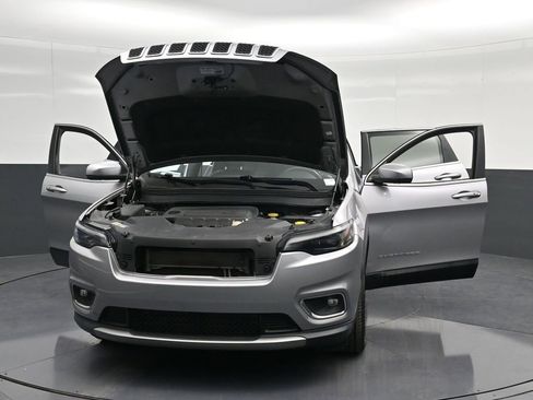 Used 2019 Jeep Cherokee Limited FWD image 15