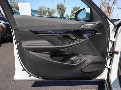 Used 2025 BMW i5 eDrive40i w/ M Sport Package image 23