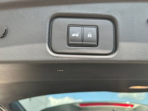 Certified 2025 Nissan Pathfinder Platinum w/ Cargo Package FWD image 32