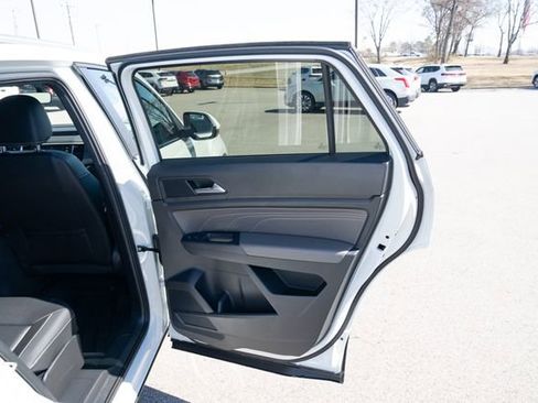 Certified 2023 Volkswagen Atlas Cross Sport SE w/ Panoramic Sunroof Package image 13