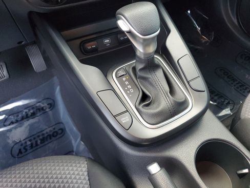 Used 2025 Kia Soul LX w/ LX Technology Package image 24