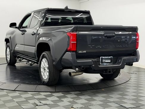 Certified 2025 Toyota Tacoma SR5 AWD/4WD image 12