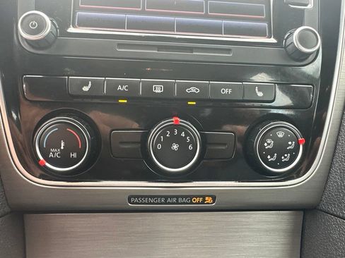 Used 2015 Volkswagen Passat 1.8T SE FWD image 20