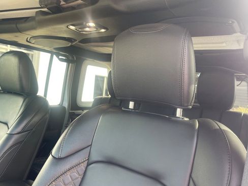 Used 2022 Jeep Wrangler Unlimited Sahara image 38