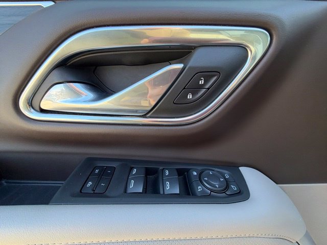 Used 2024 GMC Yukon XL SLT w/ SLT Premium Package AWD/4WD image 13