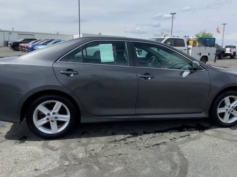 Used 2012 Toyota Camry SE FWD image 9