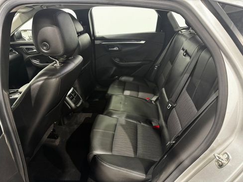 Used 2016 Chevrolet Impala LT w/ Convenience Package image 21