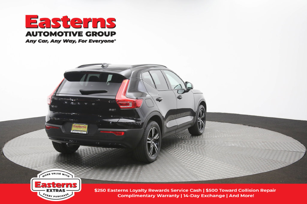 Used 2024 Volvo XC40 B5 Core AWD/4WD image 41