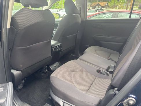 Used 2025 Toyota Highlander LE FWD image 36