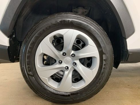 Used 2024 Toyota RAV4 LE image 38