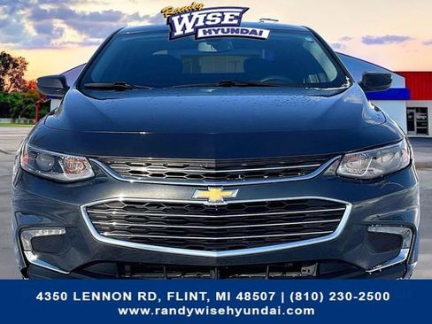 Used 2018 Chevrolet Malibu LT image 3