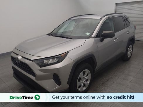Used 2019 Toyota RAV4 LE image 1