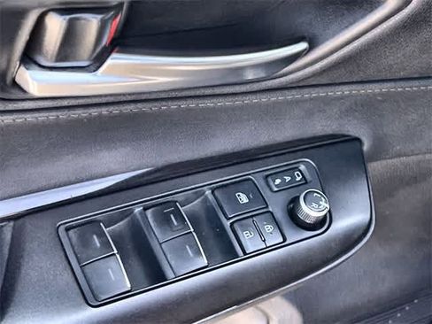 Used 2021 Toyota Venza LE w/ Carpet Mat Package (TMS) image 30