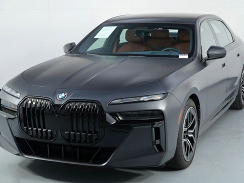 Used 2023 BMW i7 xDrive60 image 65